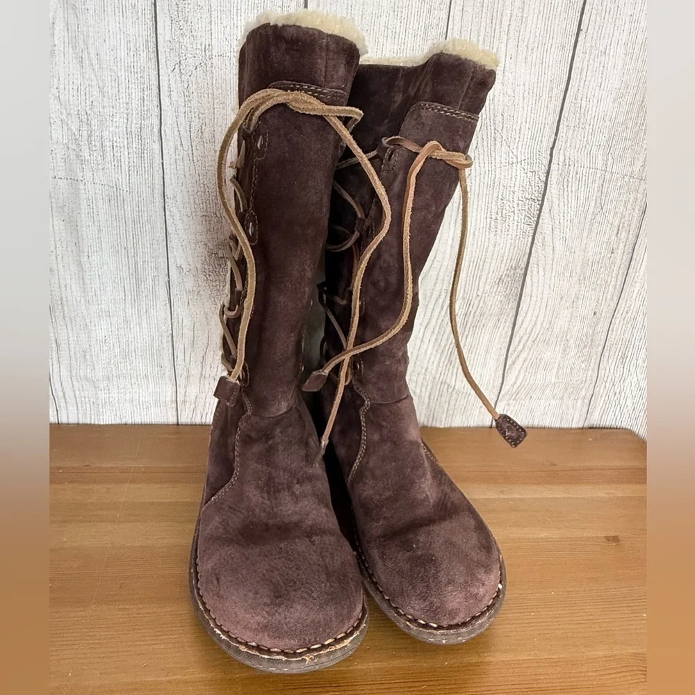 UGG Surfcat Brown Suede Leather Lace-up Boots Sheepskin Lining Women’s Size 8